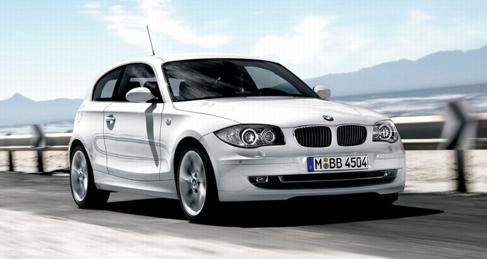 Bmw 1 e81. BMW e81 116i. BMW 1 Series. BMW 1 Series e81. БМВ е87 белая.